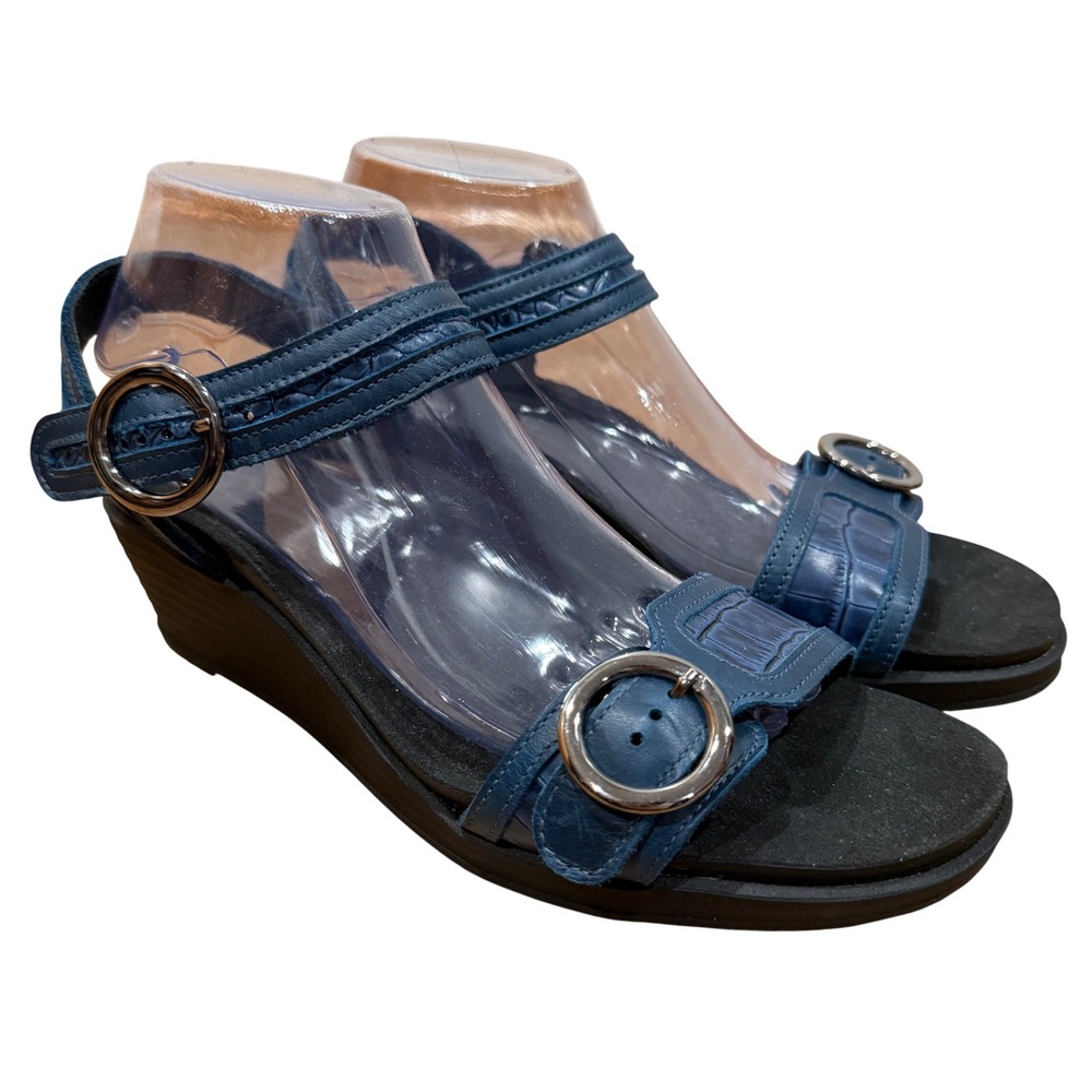 SAS Seight Navy Blue Wedge Sandals Sz 10 Croc Embossed Buckle Comfort Coastal